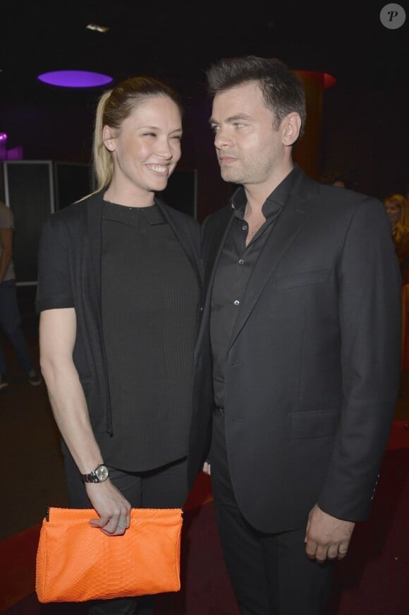 Lilou Fogli et Clovis Cornillac complices pendant la première du film La Grande Boucle au Gaumont Champs-Elysées à Paris, le 11 juin 2013.