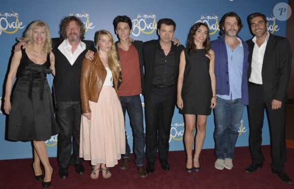 Annick Christiaens, Bruno Lochet, Rose Caprais, Paul Granier, Clovis Cornillac, Elodie Bouchez, Laurent Tuel et Ary Abittan à la première du film La Grande Boucle au Gaumont Champs-Elysées à Paris, le 11 juin 2013.