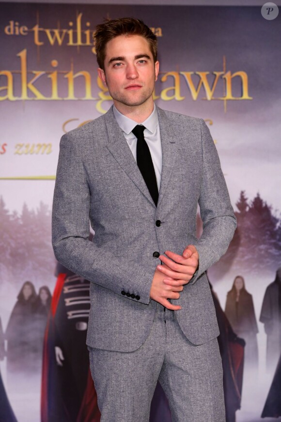 Robert Pattinson lors de l'avant-première de Twilight : Chapitre 5 - Révélation, 2e partie à Berlin. Le 16 novembre 2012.