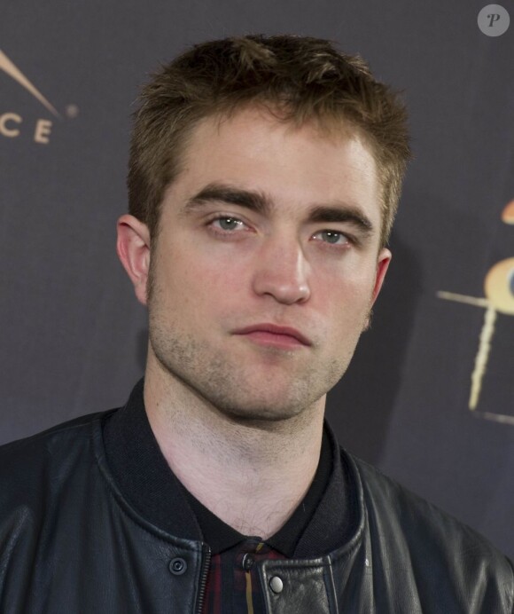 Robert Pattinson sur le photocall de Twilight à Madrid, le 15 novembre 2013.