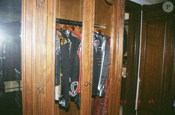La penderie de la chambre de Michael Jackson où il est décédé le 25 juin 2009.