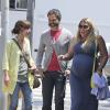 Busy Philipps très enceinte et son mari Marc Silverstein vont déjeuner dans le quartier de West Hollywood, le 12 juin 2013.