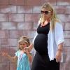Busy Philipps, très enceinte, emmène sa fille Birdie chez le dentiste à Century City, le 11 Juin 2013.