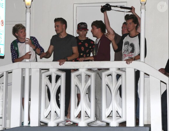 Harry Styles, Liam Payne, Niall Horan, Zayn Malik et Louis Tomlinson, du groupe One Direction quittent un studio après une journée d'enregistrement à Miami, le 12 juin 2013.