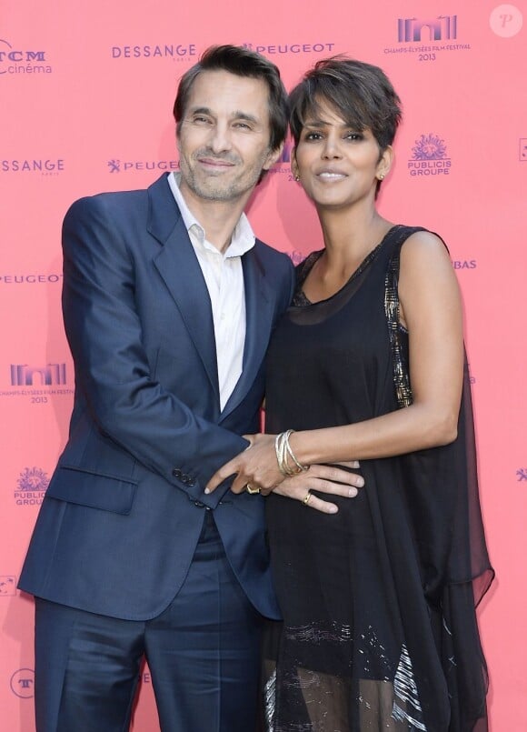 Olivier Martinez et Halle Berry enceinte lors de la soirée spéciale des Toiles enchantées, dans le cadre du Champs-Elysées Film Festival à Paris le 13 juin 2013