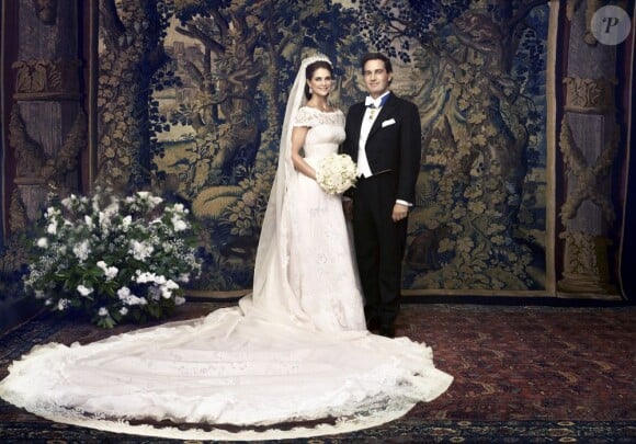 Portrait officiel des mariés Madeleine de Suède et Chris O'Neill.