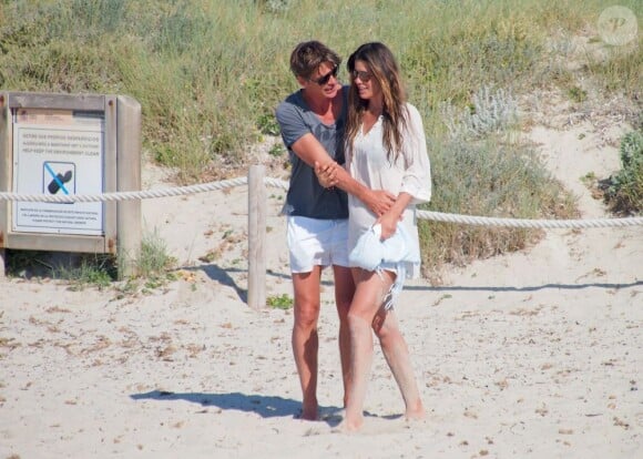 Mark Vanderloo et Robine Van Der Meer, fous d'amour, ont fêté avec beaucoup de passion leur 2e anniversaire de mariage, à Formentera le 3 juin 2013...