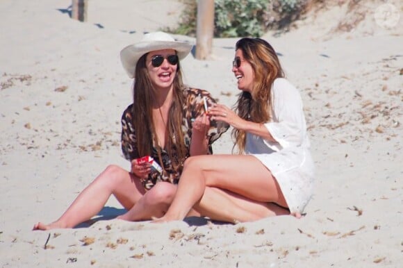 C'est l'amour à la plage pour tout le monde, à Formentera le 3 juin 2013, alors que Mark Vanderloo et Robine Van Der Meer fêtaient leur 2e anniversaire de mariage...