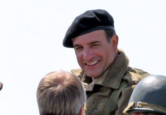 Exclu - Jean Dujardin sur le tournage de The Monuments Men sur les côtes anglaises, le 5 juin 2013.