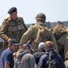 Jean Dujardin sur le tournage de The Monuments Men sur les côtes anglaises, le 5 juin 2013.