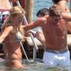 Steven Gerrard et sa femme Alex tentent de se baigner à Ibiza le 16 juin 2013