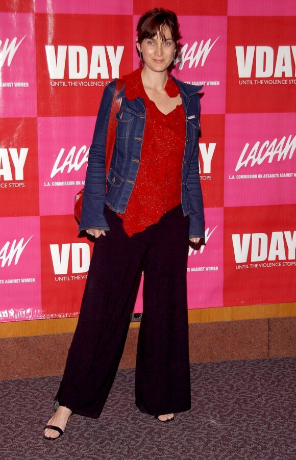 Carrie-Anne Moss le 25 février 2003 à Los Angeles