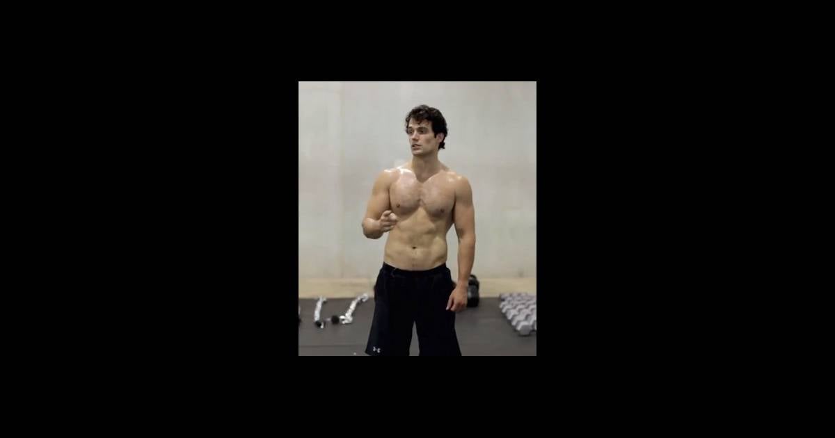 Henry Cavill dans Man of Steel Torse nu pour dévoiler sa parfaite musculature Purepeople
