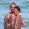 Raul Meireles, joueur du Fenerbahçe d'Istanbul, profite du soleil de Miami en compagnie de sa belle épouse Ivone le 17 juin 2013