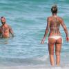 Raul Meireles, joueur du Fenerbahçe d'Istanbul, profite du soleil de Miami en compagnie de sa belle épouse Ivone le 17 juin 2013