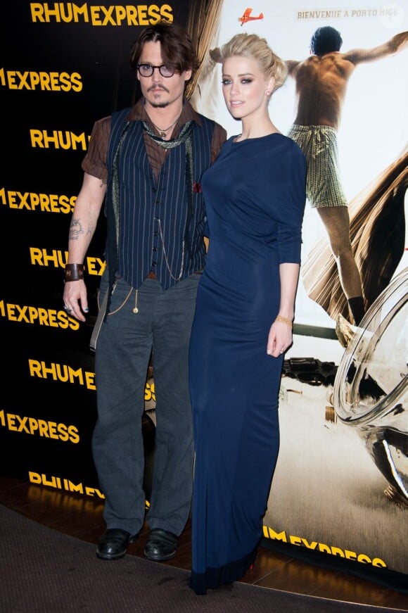 Johnny Depp et Amber Heard lors de la présentation du film Rhum Express à Paris le 8 novembre 2011