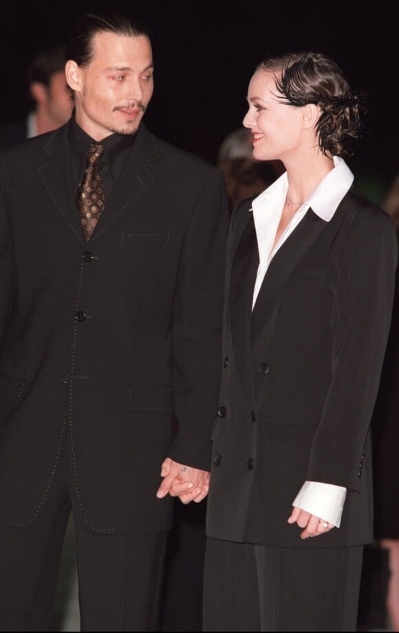 Johnny Depp et Vanessa Parafis lors de la Mostra de Venise 2001