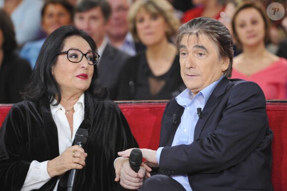 Serge Lama, Nana Mouskouri - Enregistrement de l'émission "Vivement Dimanche" à Paris le 28 novembre 2012.