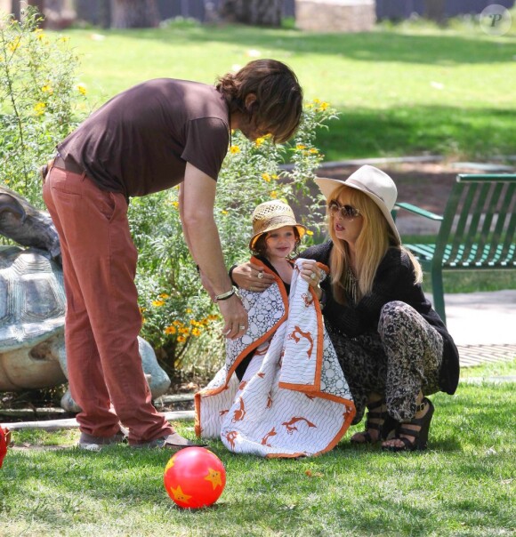 Rachel Zoe, Rodger Berman et leurs fils Skyler (2 ans) à Los Angeles, le 28 avril 2013.