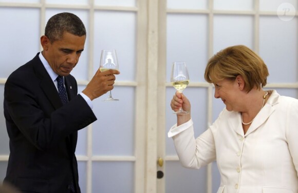 On ne dirait pas comme cela, mais la chancelière allemande Angela Merkel n'est pas la dernière pour boire un petit coup. Elle a ainsi entraîné son homologue américain, Barack Obama, le 19 juin, lors d'une visite d'État. Allez Angela, un dernier pour la route et on y va !