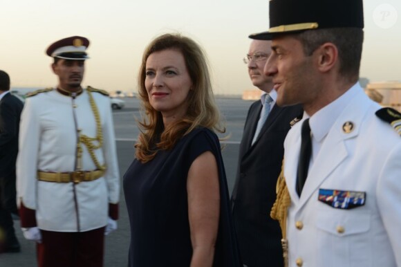 Valérie Trierweiler à l'aéroport de Doha pour la visite officielle de son compagnon Francois Hollande au Qatar le 22 juin 2013.