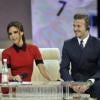 La styliste et ex-chanteuse Victoria Beckham s'est rendue à la télévision nationale chinoise, le 23 juin 2013, avec son mari David.