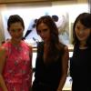 Victoria Beckham s'est rendue dans une boutique de lunettes à Pékin, le 22 juin 2013.