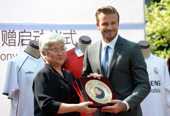 Le séduisant David Beckham, ambassadeur du football chinois, lors d'une cérémonie de charité, le 17 juin 2013, à Pékin.