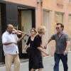 Meg Ryan et John Mellencamp se promenant dans les rues de Rome en Italie le 22 juin 2013 : John fait soudainement danser Meg sur les rythmes du violon