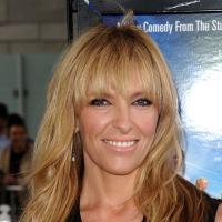 Toni Collette : Elégante avec le classieux Steve Carell, Debbie Ryan pulpeuse