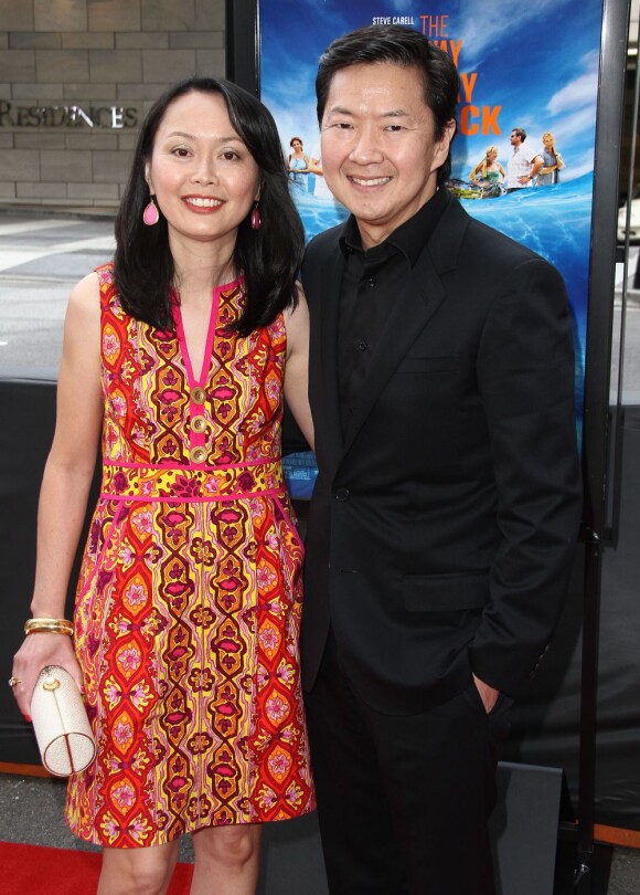 Ken Jeong et sa femme à la première du film The Way, Way Back en clôture du Los Angeles Film Festival, le 23 Juin 2013.