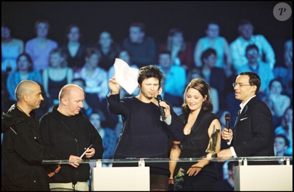 Bertrand Cantat et Noir Desir aux Victoires de la musique le 10 mars 2002. 