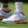 Serena Williams avait fait en sorte que l'orange flu se retrouve un peu partout sur sa tenue, de ses chaussures à son chignon en passant par ses ongles, lors de son premier tour de Wimbledon à Londres le 25 juin 2013