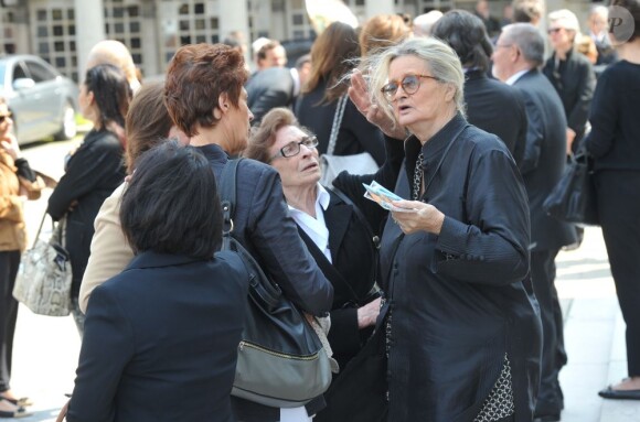 Funérailles du couturier Jean-Louis Scherrer au cimetière du Père-Lachaise. A Paris le 26 juin 2013.