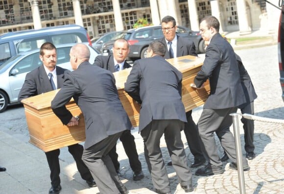 Funérailles du couturier Jean-Louis Scherrer au cimetière du Père-Lachaise. A Paris le 26 juin 2013.