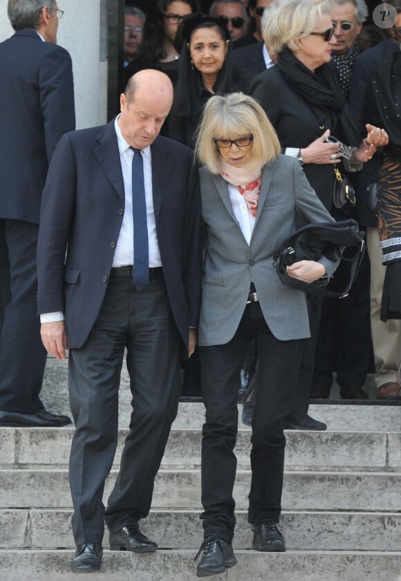 Mireille Darc - Funérailles du couturier Jean-Louis Scherrer au cimetière du Père-Lachaise. A Paris le 26 juin 2013.