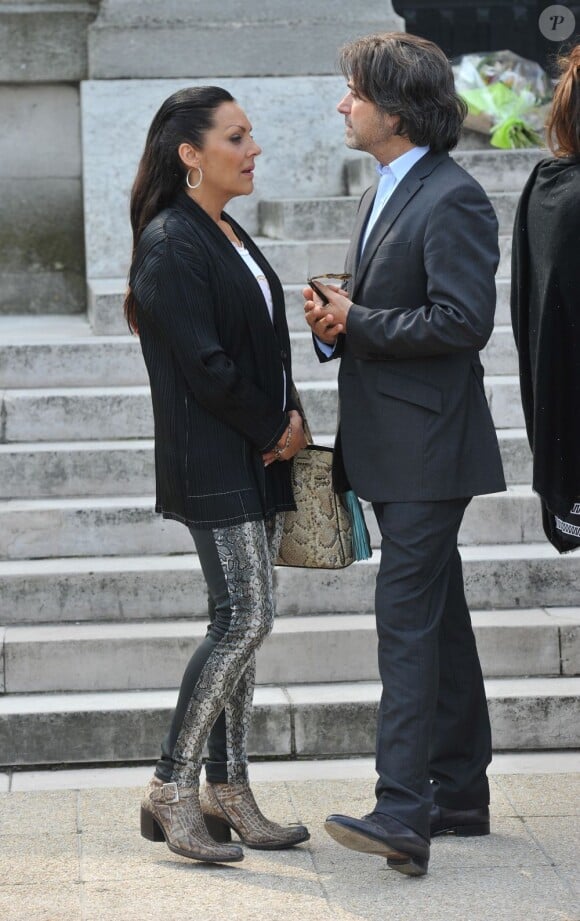 Alexandre Zouari et Hermine de Clermont-Tonnerre - Funérailles du couturier Jean-Louis Scherrer au cimetière du Père-Lachaise. A Paris le 26 juin 2013.