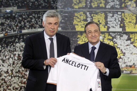 Carlo Ancelotti présenté en tant que nouvel entraîneur du Real Madrid par le président du club à Madrid  le 26 juin 2013.