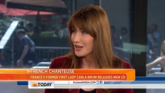 Carla Bruni : Pleine de ''compassion'' pour Hollande, elle continue sa promotion