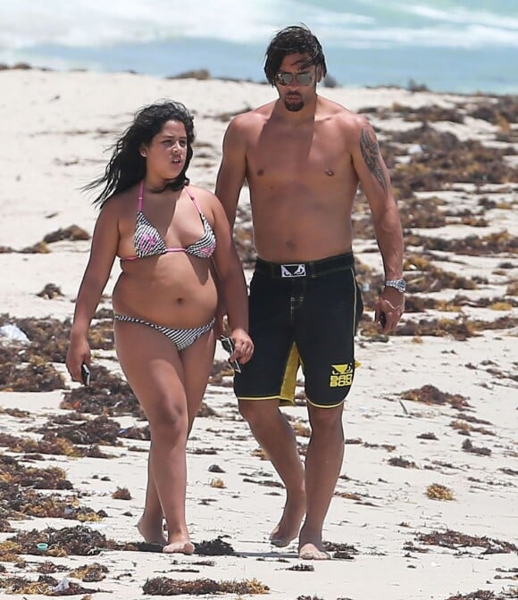 Exclusif - Le footballeur brésilien Amauri Carvalho en vacances à Miami avec son fils Hugo et sa fille Cindy, le 26 Juin 2013.
