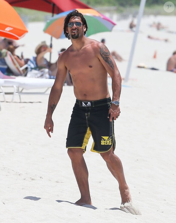 Exclusif - Le footballeur brésilien Amauri en vacances à Miami, le 26 Juin 2013.