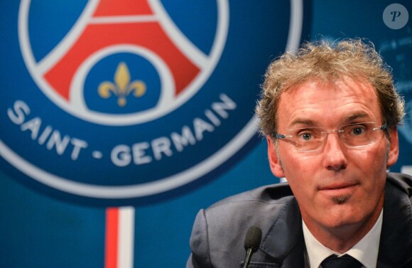Laurent Blanc a répondu aux questions de la presse lors de sa conférence de presse de présentation au poste d'entraîneur du PSG le 27 juin au Parc des Princes à Paris