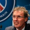 Laurent Blanc, souriant lors de sa conférence de presse de présentation au poste d'entraîneur du PSG le 27 juin au Parc des Princes à Paris
