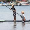 Les enfants de Gwen Stefani, Kingston et Zuma prennent des cours de paddleboard lors d'une journée passée à la plage sous le soleil de Californie, le 29 juin 2013 à Los Angeles