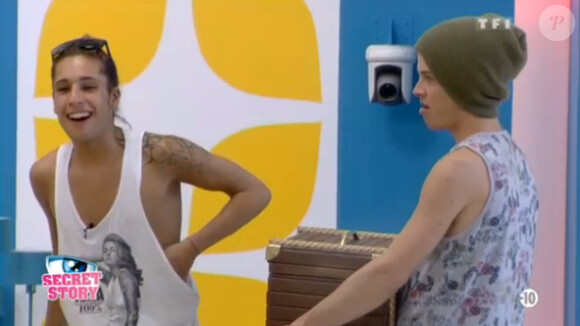 Gautier explique qu'il va s'installer dans la Love Room avec Clara dans Secret Story 7