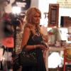 Paris Hilton en train de tourner une scène de la télé-réalité Les Ch'tis avec Hillary, Tressia, et Gaëlle où elles font du shopping au magasin Kitson, le 28 juin 2013 à Los Angeles