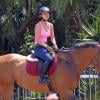 Kaley Cuoco monte à cheval à Westlake en Californie, le 3 juillet 2013