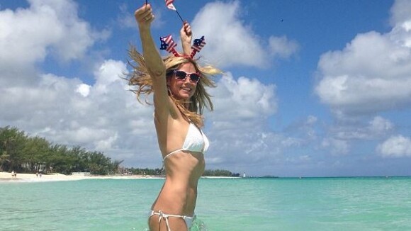 Heidi Klum : Divine et patriote en bikini blanc pour fêter les États-Unis