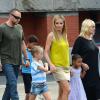 Heidi Klum se promène avec son petit-ami Martin Kristen, sa mère Erna et ses enfants Henry, Leni, Johan et Lou à New York, le 2 juillet 2013.