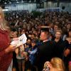Sylvie Van der Vaart devant une foule de fans lors d'une conférence de presse à Leipzig le 4 juillet 2013 à l'occasion du championnat du monde des métiers